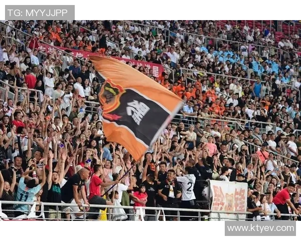 2015年重庆与贵州足球比赛精彩直播视频回顾与分析